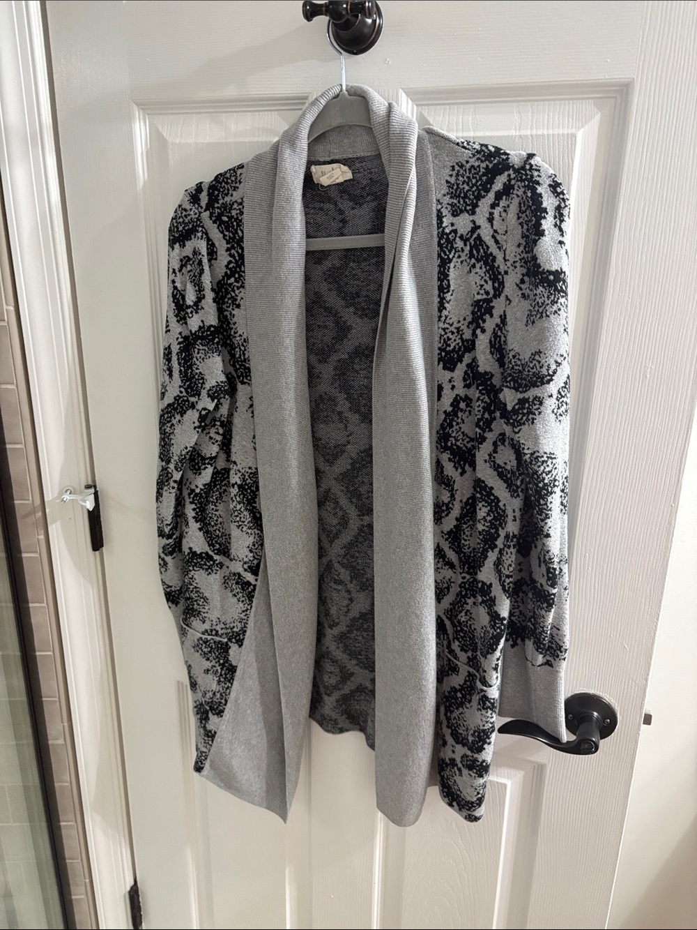 Kaisely Gray and Black Open-Front Patterned Cardigan